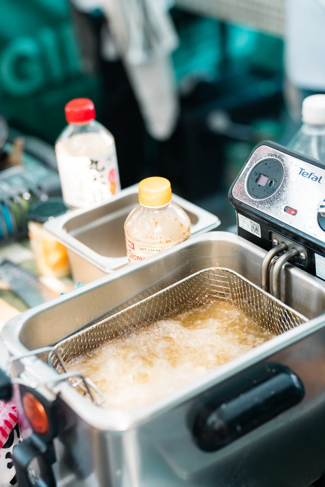 Fryer operating inside the Oh!NIGIRI market kitchen